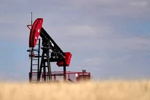 أسعار النفط تحاول التعافي بعد أسابيع من التراجع