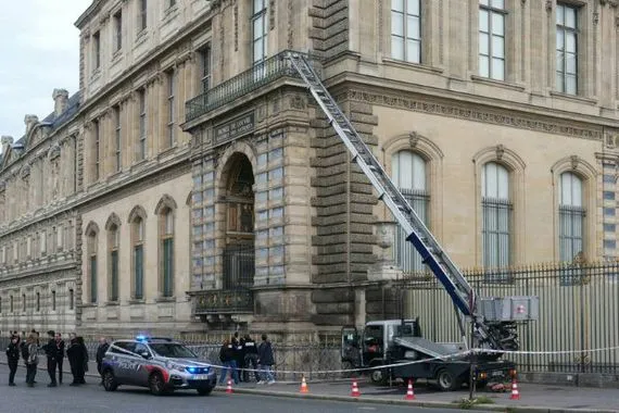 ما نعرفه عن السرقة في متحف اللوفر