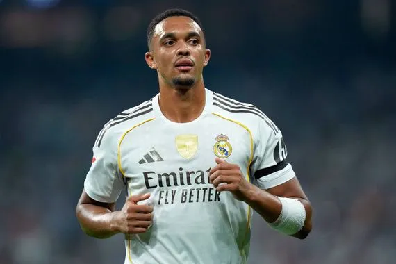 أرنولد يفاجئ جماهير ليفربول برسالة عاطفية