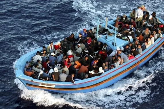 ليبيا ضبط 19 مهاجرا غير قانوني وتوقيف أحد المهربين في بنغازي