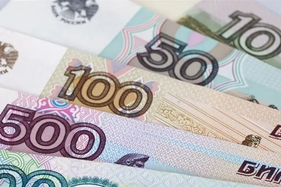 خلل تقني يحوّل رواتب 34 موظفًا إلى حساب عامل واحد