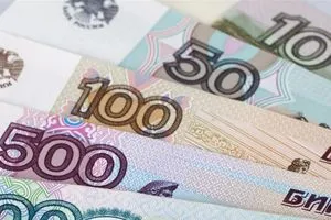 خلل تقني يحوّل رواتب 34 موظفًا إلى حساب عامل واحد