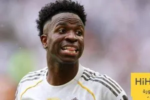 صورة مشجع لريال مدريد يوجه رسالة قوية إلى فينيسيوس