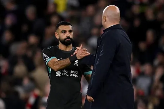 أرني سلوت يعلق على إنجاز محمد صلاح بعد هدفه أمام أستون فيلا