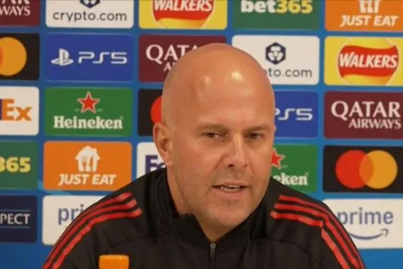 سلوت يؤكد غياب إيزاك عن مباراة الريال