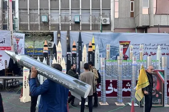 إيران تُحيي يوم مقارعة الاستكبار العالمي في ذكرى اقتحام السفارة الأمريكية بطهران