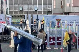 إيران تُحيي يوم مقارعة الاستكبار العالمي في ذكرى اقتحام السفارة الأمريكية بطهران