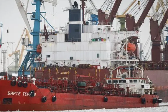 العراق يلغي تحميل شحنات نفط روسية بسبب العقوبات الامريكية