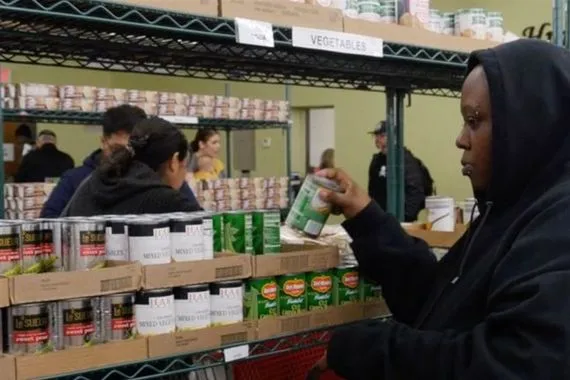 الإغلاق الحكومي يوقف الطعام عن 40 مليون فقير في أمريكا