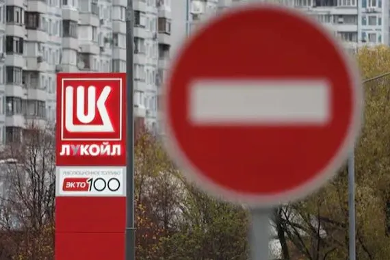 رويترز العراق يمنع تحميل شحنات نفط من شركة روسية بسبب العقوبات شفق نيوز