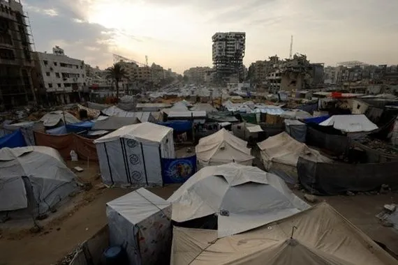 قصف وانتهاكات مستمرة في غزة لا خيام ولا أغذية كافية مع اقتراب الشتاء