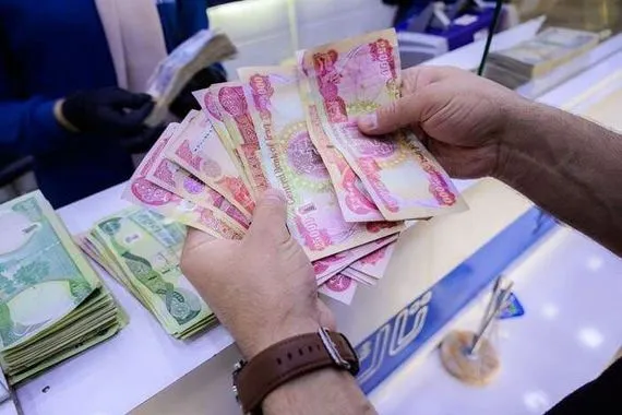 العمل تعلن إكمال إجراءات صرف المنحة الطلابية