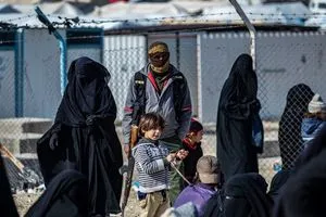 نائب يجدد مطالبته بمنع عودة عوائل داعش من مخيمات سوريا