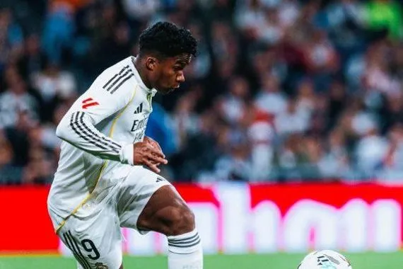 إندريك يجري محادثات مع مدرب ليون