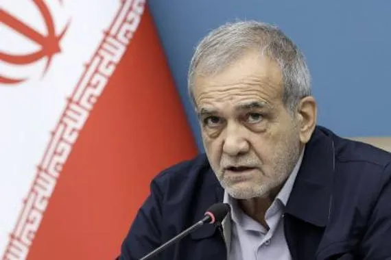 الرئيس الإيراني يحمّل حكومته مسؤولية ارتفاع التضخم