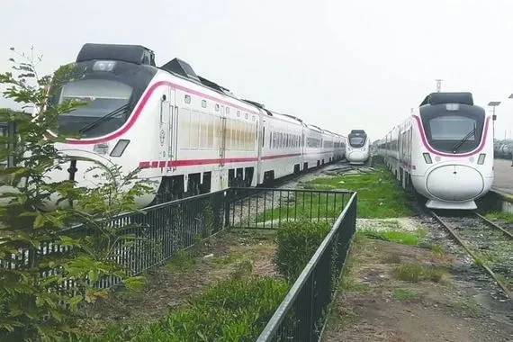 النقل تبدأ رفع خطوط السكك القديمة تمهيدًا لإنشاء حولي بغداد