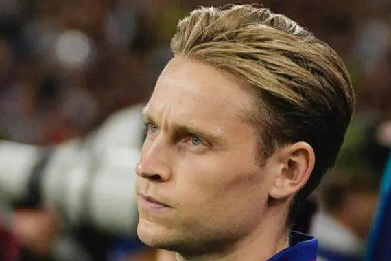 برشلونة الموسم الماضي انتهى