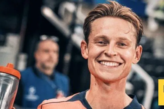 الأرقام تؤكد لا غنى عن فرينكي دي يونغ في خط الوسط