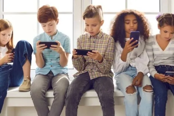 الدنمارك تحظر استخدام الأطفال دون 15 عاماً لوسائل التواصل الاجتماعي