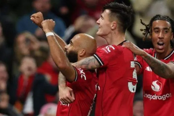 مبومو يفتتح الأهداف لمانشستر يونايتد أمام توتنهام