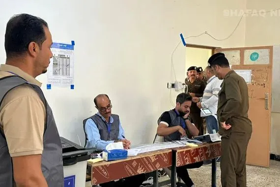 ثاني حالة في الأنبار اعتقال متهمين بشراء الأصوات قرب مركز انتخابي شفق نيوز