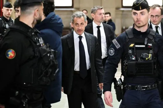النيابة الفرنسية تطلب إطلاق سراح ساركوزي