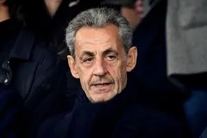 الإفراج عن الرئيس الفرنسي السابق ووضعه تحت الرقابة القضائية