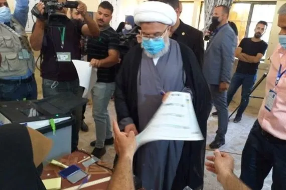 الشيخ عبد المهدي الكربلائي يدلي بصوته في الانتخابات البرلمانية