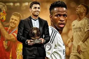 شكرا للكرة الذهبية التي انقذت العالم من هذا التافه