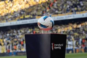 تركيا فضيحة مراهنات تتسبب بإيقاف 102 من لاعبي كرة القدم