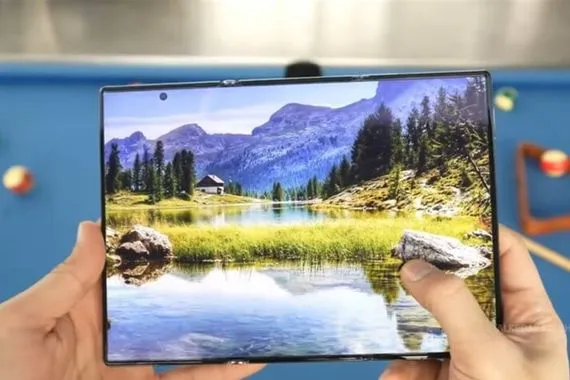 تسريبات عن أكبر هاتف قابل للطي من سامسونغ بحجم الحاسوب