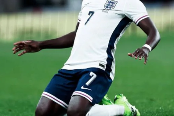 ساكا يسجل الهدف الاول في شباك صربيا