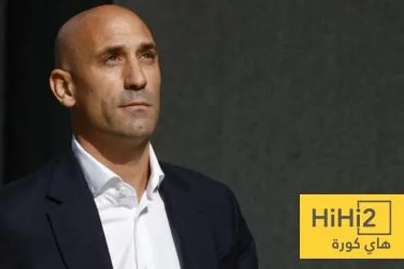 صور وغد هجوم مفاجئ على رئيس الاتحاد الاسباني السابق