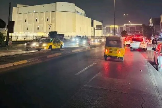 هطول زخات مطر خفيفة في أحياء مدينة الشعب شرقي بغداد