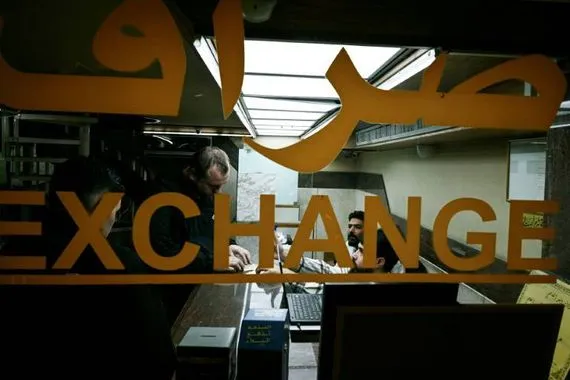 قيود على تحويل الأموال في لبنان يستهدف قطع تمويل حزب الله