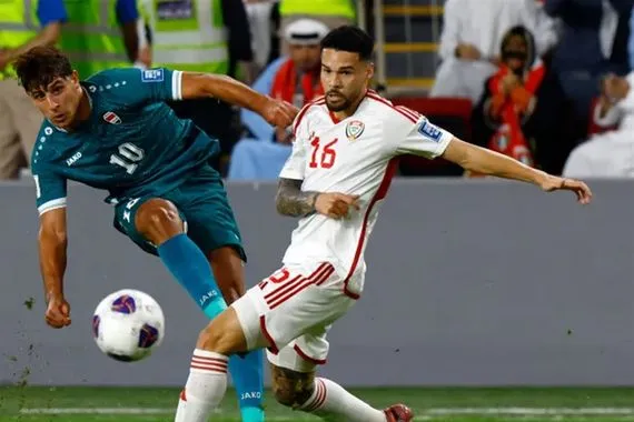 حدث نادر في مباراة العراق والإمارات يتخطى حدود كرة القدم فيديوهات