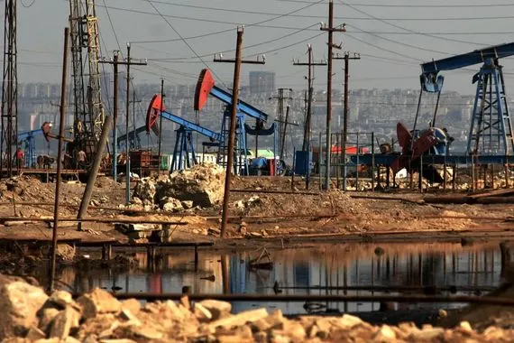 انخفاض النفط بفعل زيادة مخاوف تخمة المعروض وارتفاع المخزونات الأميركية شفق نيوز