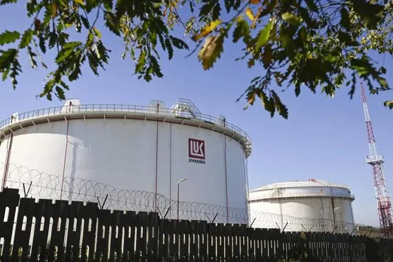 إكسون موبيل الأميركية تدرس شراء أصول لوك أويل الروسية بحقل نفطي عراقي شفق نيوز