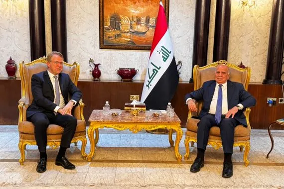 وزير الخارجية يؤكد للسفير الفرنسي الحرص على تشكيل حكومة تلبي تطلعات الشعب