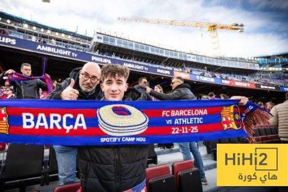 الظهور الرسمي الأول لجمهور برشلونة بعد العودة للكامب نو