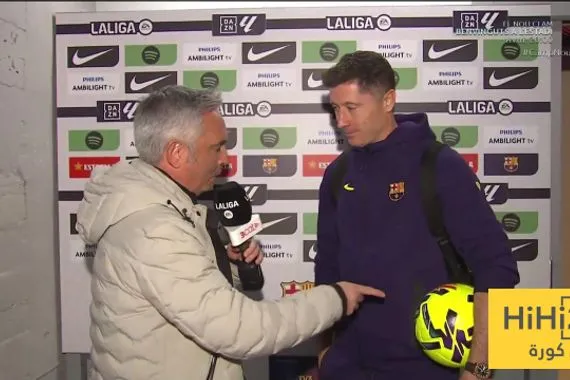 سبب احتفاظ ليفاندوفسكي بالكرة بعد انتهاء مباراة بيلباو