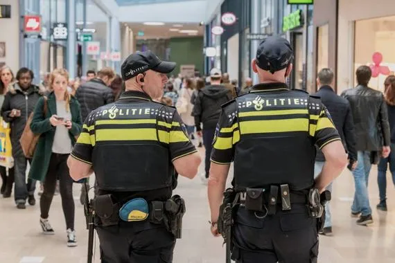 جريمة بشعة تهزّ هولندا سوري يقتل زوجته أمام أطفالها الخمسة