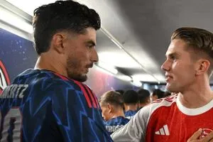 هل يشارك غيوكيريس وهافرتز ضد بايرن ميونخ