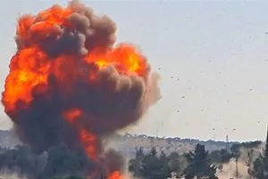 إصابات وأضرار كبيرة بانفجار ضخم هز بلدة كفر تخاريم بريف إدلب