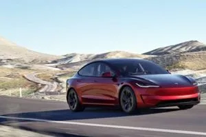دعوى جديدة على تسلا بسبب عيب خطير في الأبواب