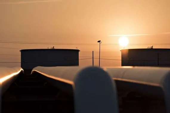 النفط يستقر قرب 63 دولاراً للبرميل مع قرب التوصل لاتفاق سلام في أوكرانيا