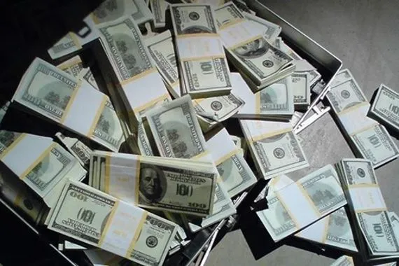 اقتصادي يتحدث عن استغلال المؤثرين للاموال المشبوهة