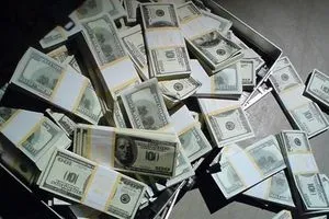 اقتصادي يتحدث عن استغلال المؤثرين للاموال المشبوهة