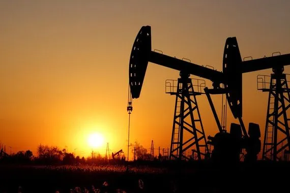 النفط يتراجع مع توقعات وقف إطلاق النار في أوكرانيا
