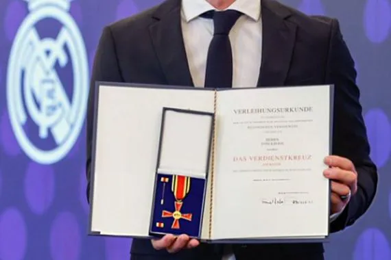 كروس يحصد جائزة جديدة ويتسلمها في السانتياغو برنابيو